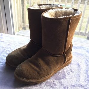 BEARPAW Size 11 Womens Suede Boots